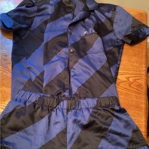 Satin Victoria’s Secret pajama set. In good condition.